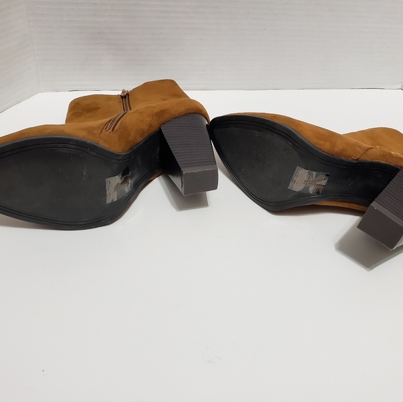 Suede Booties * Express * Camel Color * NWT * Sz 8 * - Picture 3 of 8